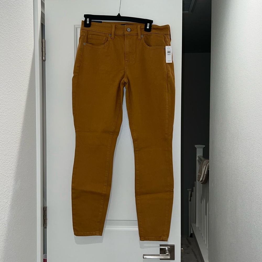 Skinny pants, mustard colored